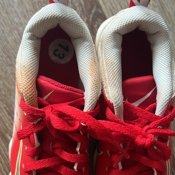 Red Nike t ball baseball cleats size 13c - Picture 3 of 3